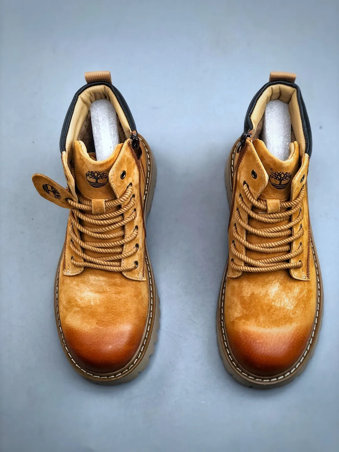 Local 💰640 supports store opening new goods 🚀 #Timberland Timberland/Timberland new autumn and winter products essential outdoor leisure rhubarb boots series for autumn and winter #Guangdong Dachang quality original box original packaging fashion trend matching fabrics made of Italian 🇮🇹 top matte fine-grained cowhide lightweight outsole with anti-odor and anti-corrosion genuine leather latex insoles from outsole to hardware are made from OEM raw materials Same as the original Goodyear's never-opening glue process. Good products don't kill pigs. The quality of the first order is strictly controlled. Exclusively released on the entire network. The quality is beyond doubt. The full set of official website unified packaging gives you a perfect wearing experience. The quality is exquisite and durable. A must-have for sportsmen. Specializes in not looking handsome. High-quality feet feel first-class. This winter, it is specially used for outdoor cold protection. Daily casual matching. Size: 38-44 (leather shoe size)